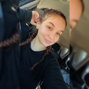 Meet your Posher, Alexis